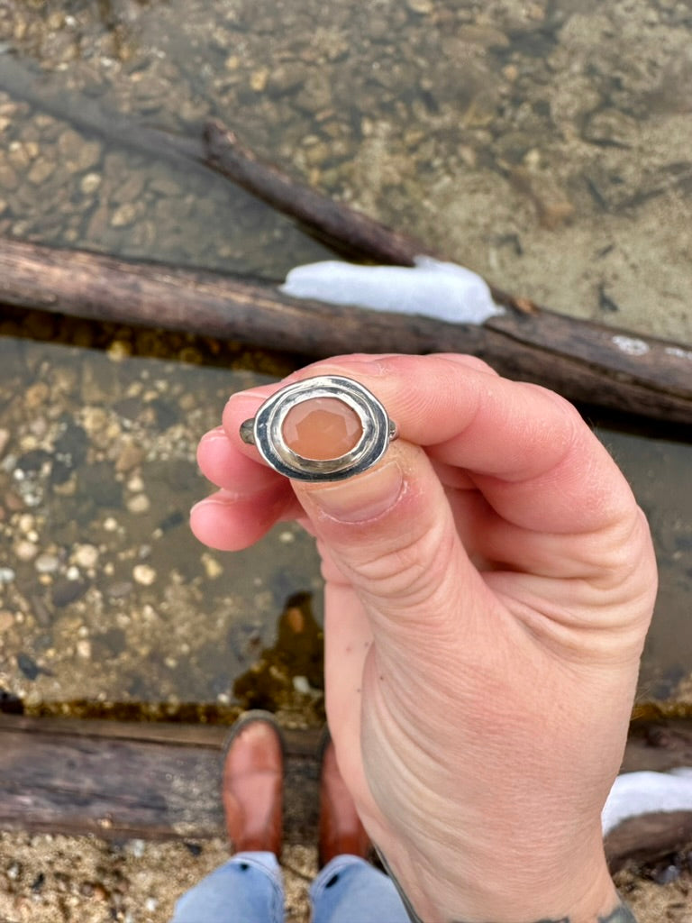 Uncommon Ring | Peach moonstone | Size 5.5