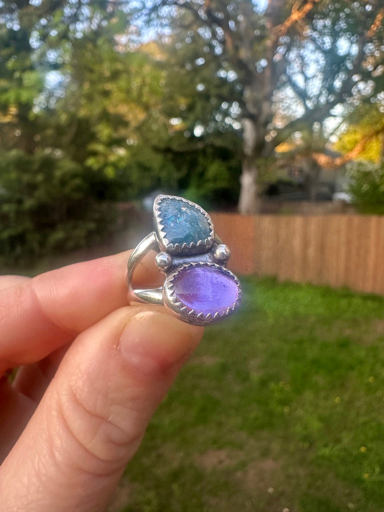Dainty ring | Moss kyanite + amethyst