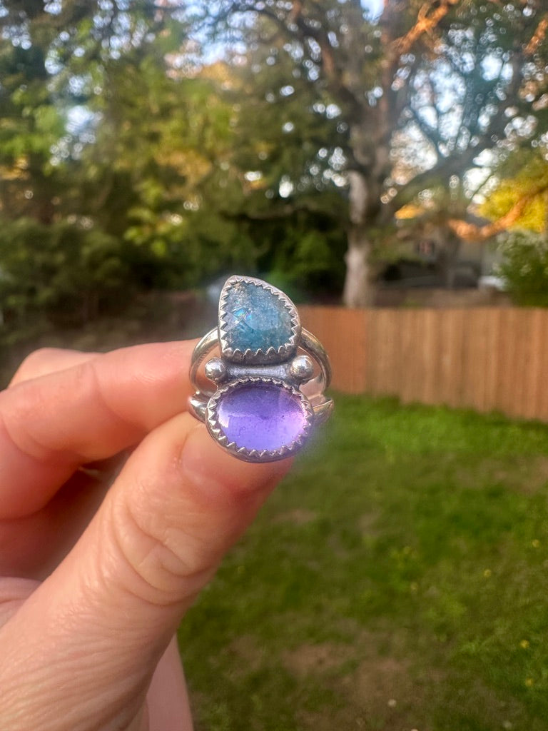 Dainty ring | Moss kyanite + amethyst