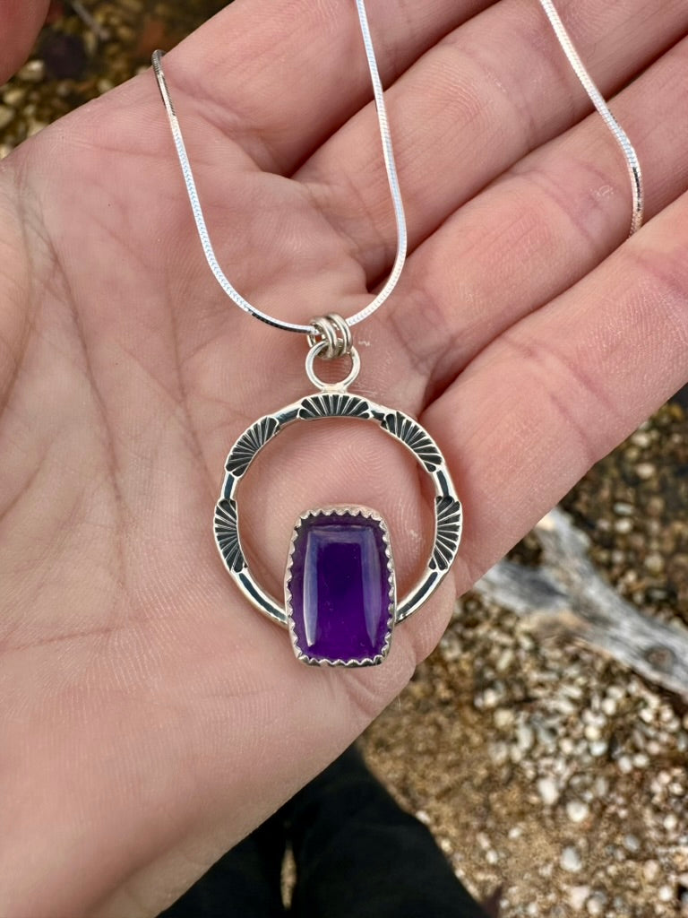 Micro hoop pendant | Amethyst