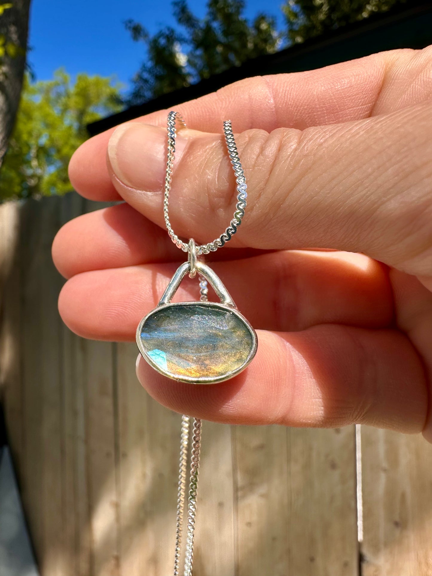 Minimalist pendant #2 | Labradorite