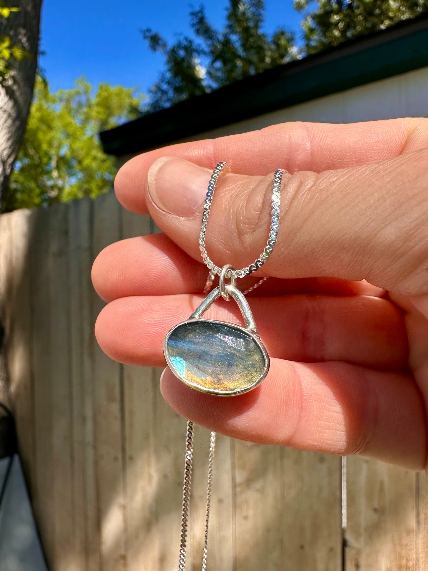 Minimalist pendant #2 | Labradorite