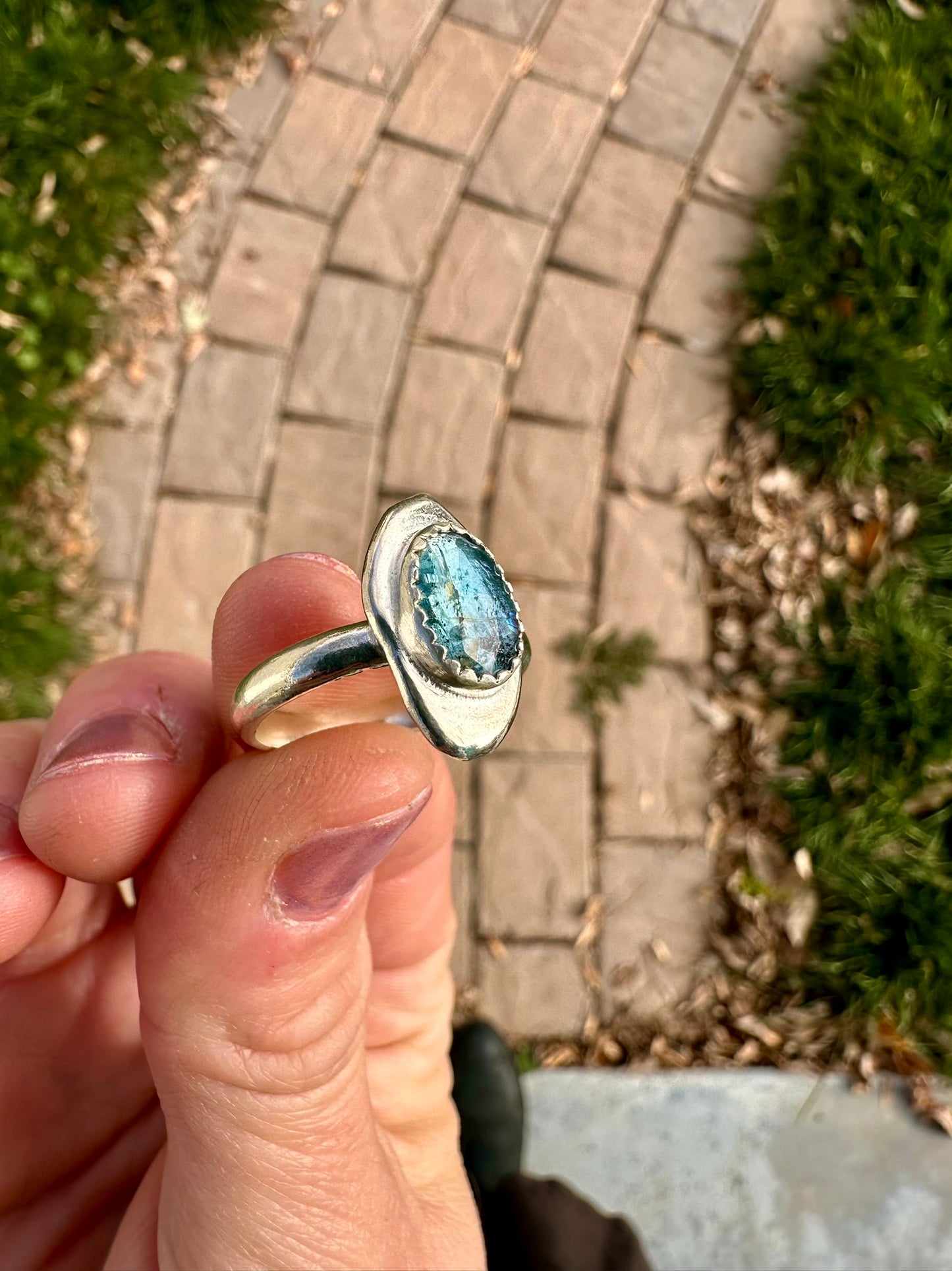 Uncommon ring | Moss kyanite