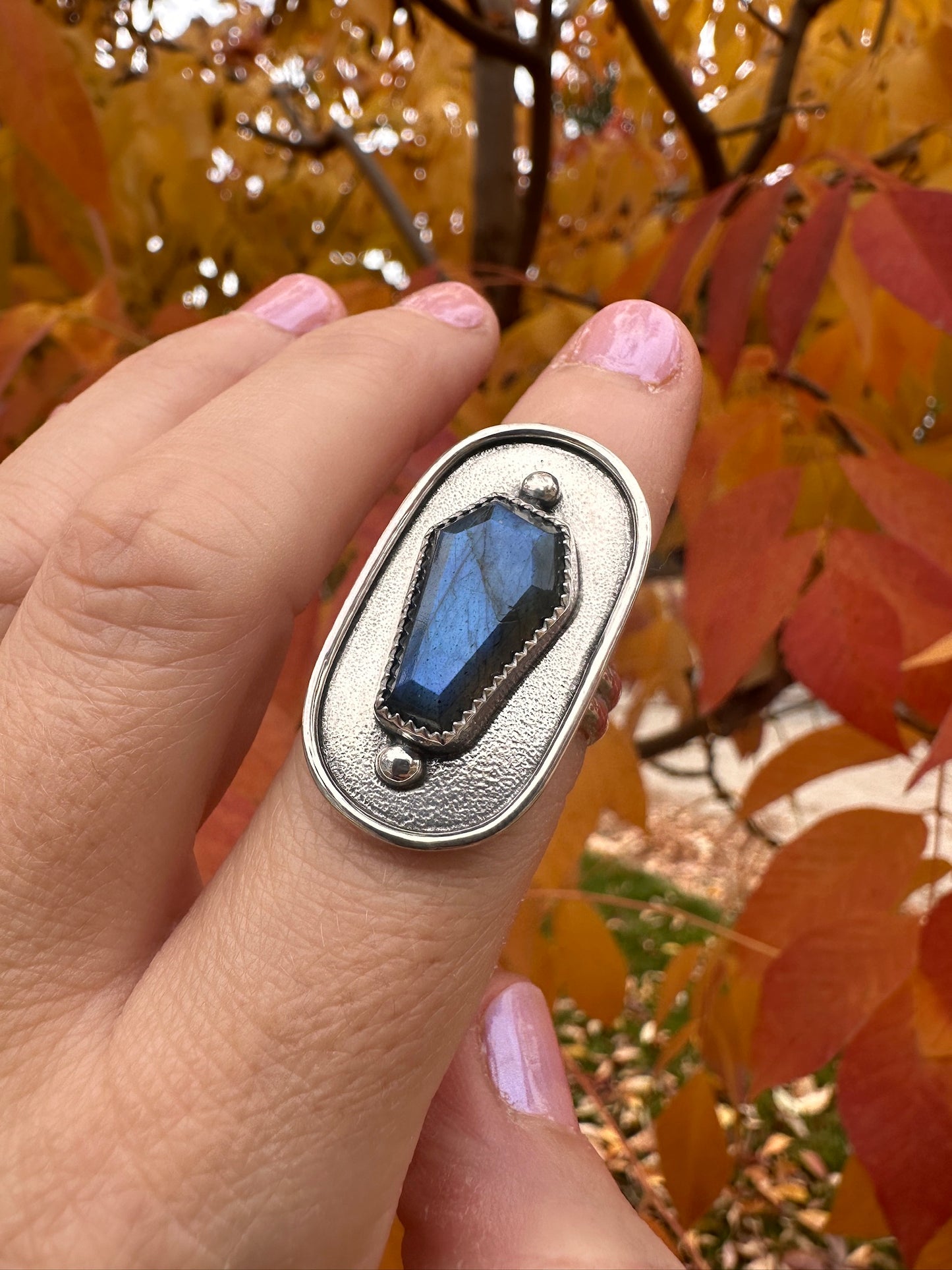 Coffin-stoned ring | Labradorite