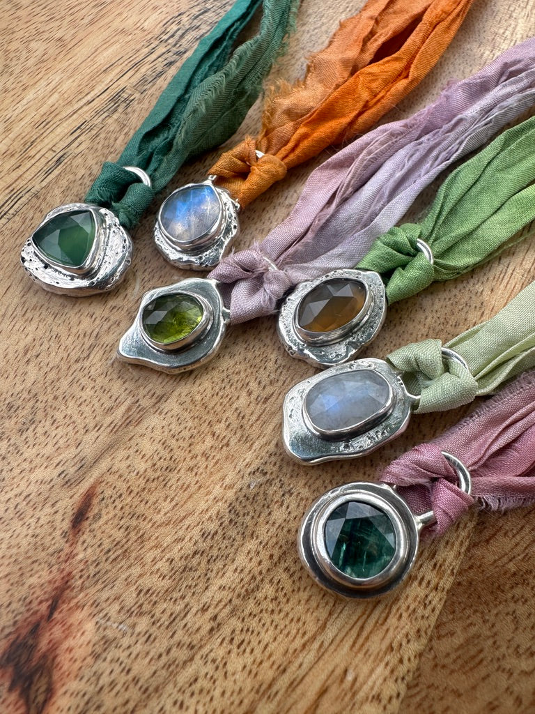 Uncommon pendant | Moonstone w/ orange silk