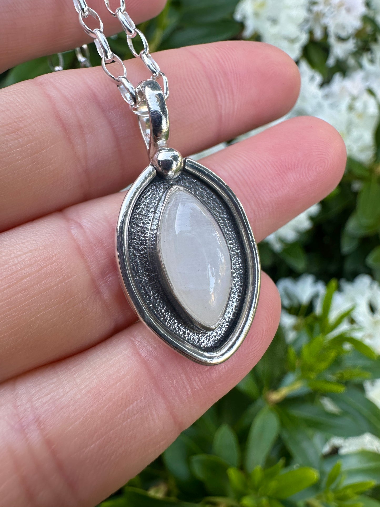 Vulva pendant | Rainbow moonstone