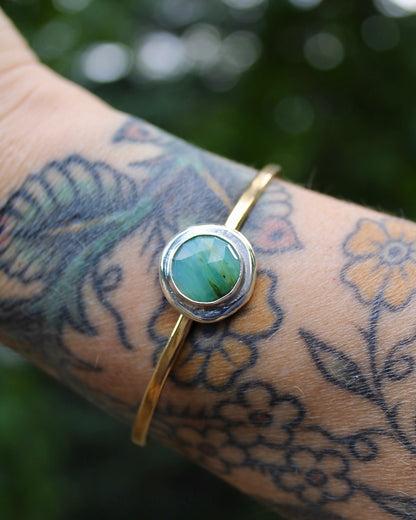 Uncommon brass cuff | Peruvian opal (circle)