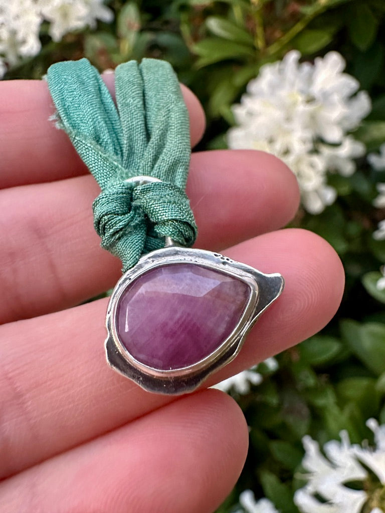 Silk threader | Orange sapphire