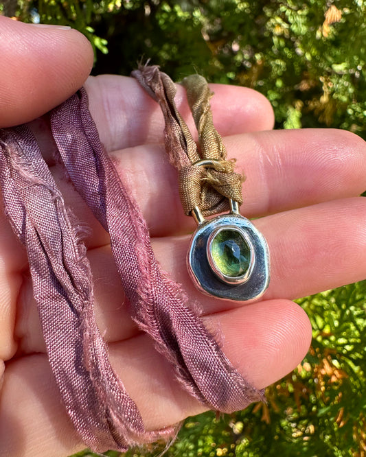 Silk threader | Peridot