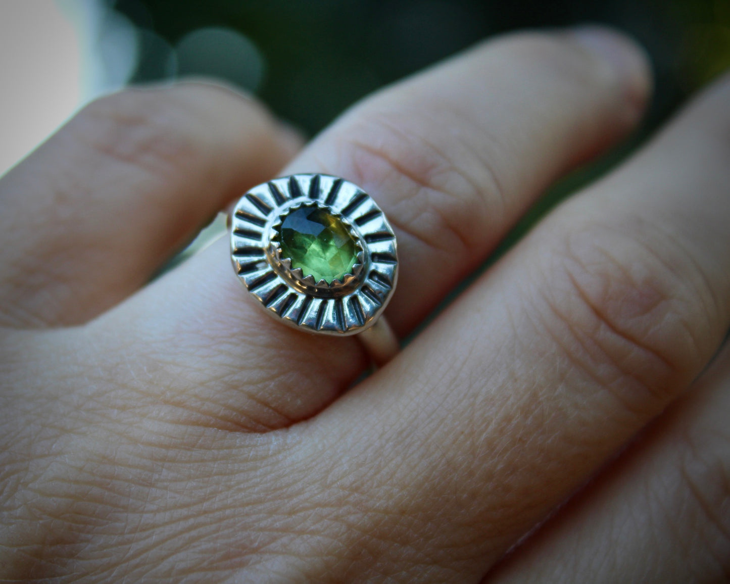 Sunburst ring | Peridot (size 8)