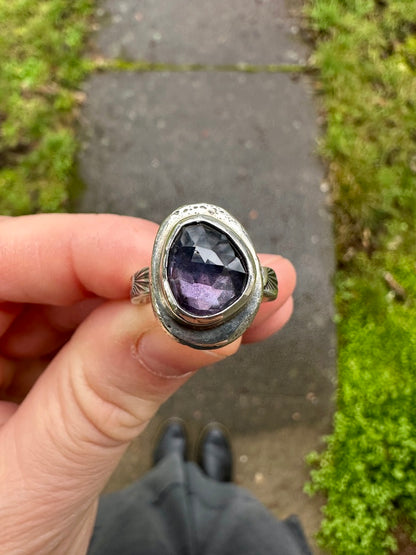 Uncommon ring | Zircon (size 6.5)