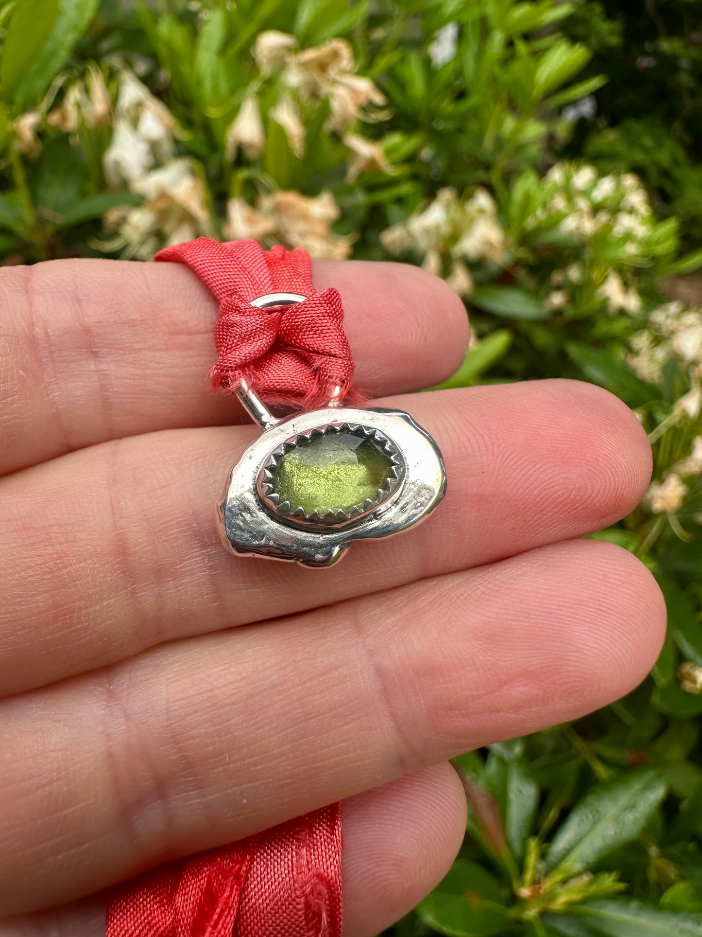 Silk threader | Peridot