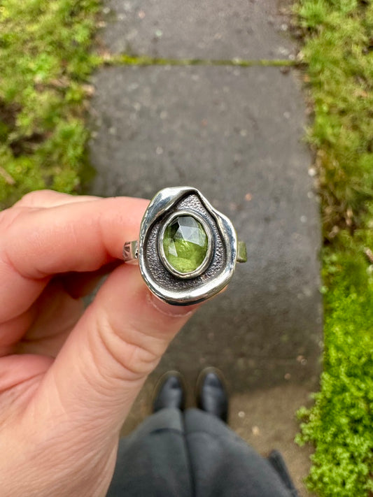Melted ring | Peridot (ring 8)