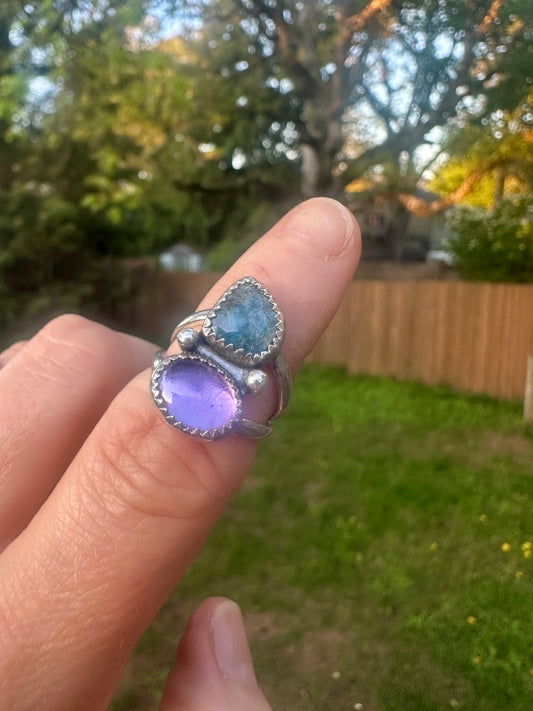 Dainty ring | Moss kyanite + amethyst