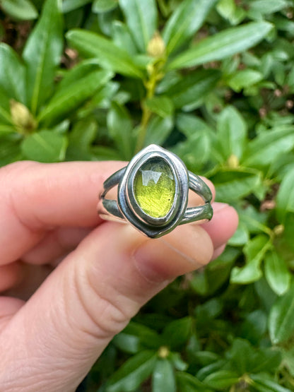 Uncommon ring | Peridot (size 6.5)