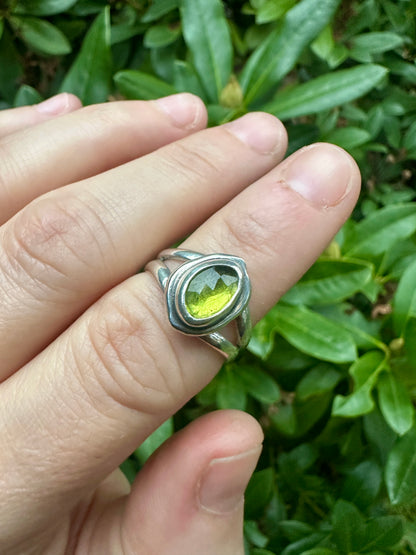 Uncommon ring | Peridot (size 6.5)