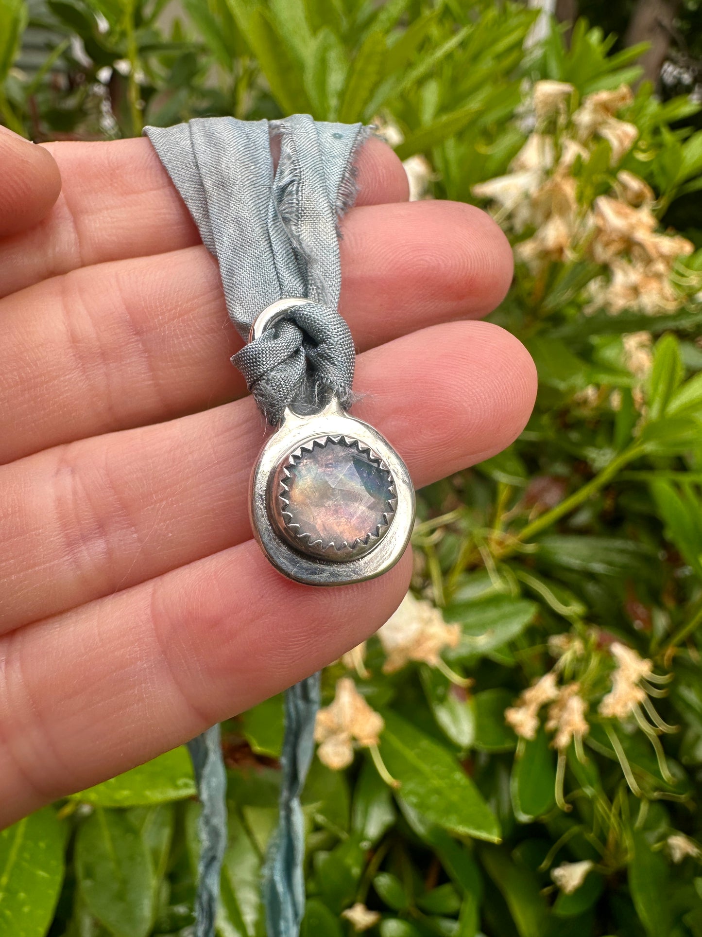 Silk threader | Moonstone