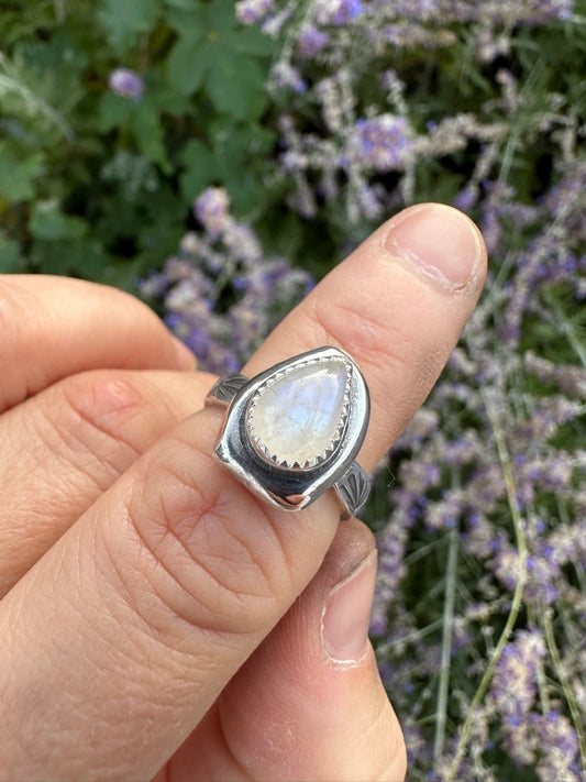 Uncommon ring | Rainbow moonstone (size 5)