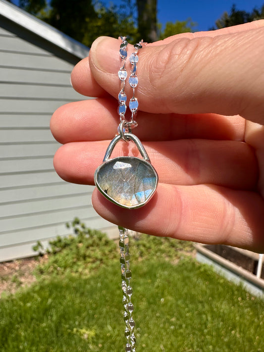 Minimalist pendant #1 | Labradorite