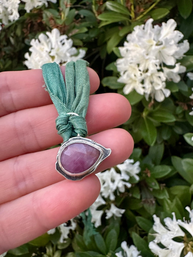 Silk threader | Orange sapphire