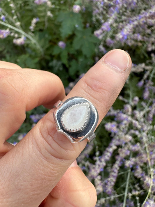 Uncommon ring | Rainbow moonstone (size 7)