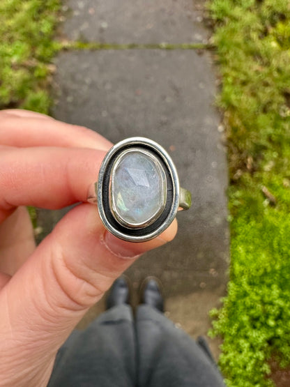Circle ring | Moonstone (size 6.25)