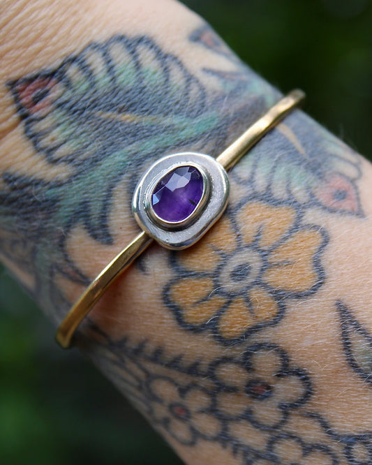 Uncommon brass cuff | Amethyst (oval)