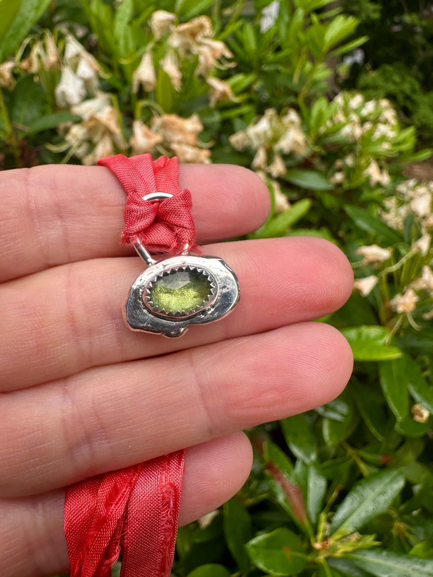 Silk threader | Peridot