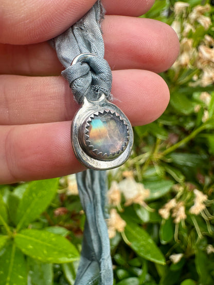 Silk threader | Moonstone