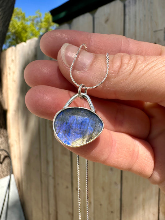 Minimalist pendant #4 | Labradorite