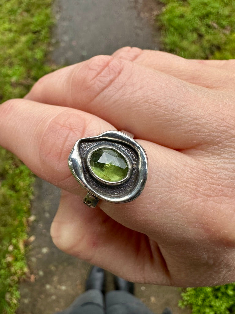 Melted ring | Peridot (ring 8)