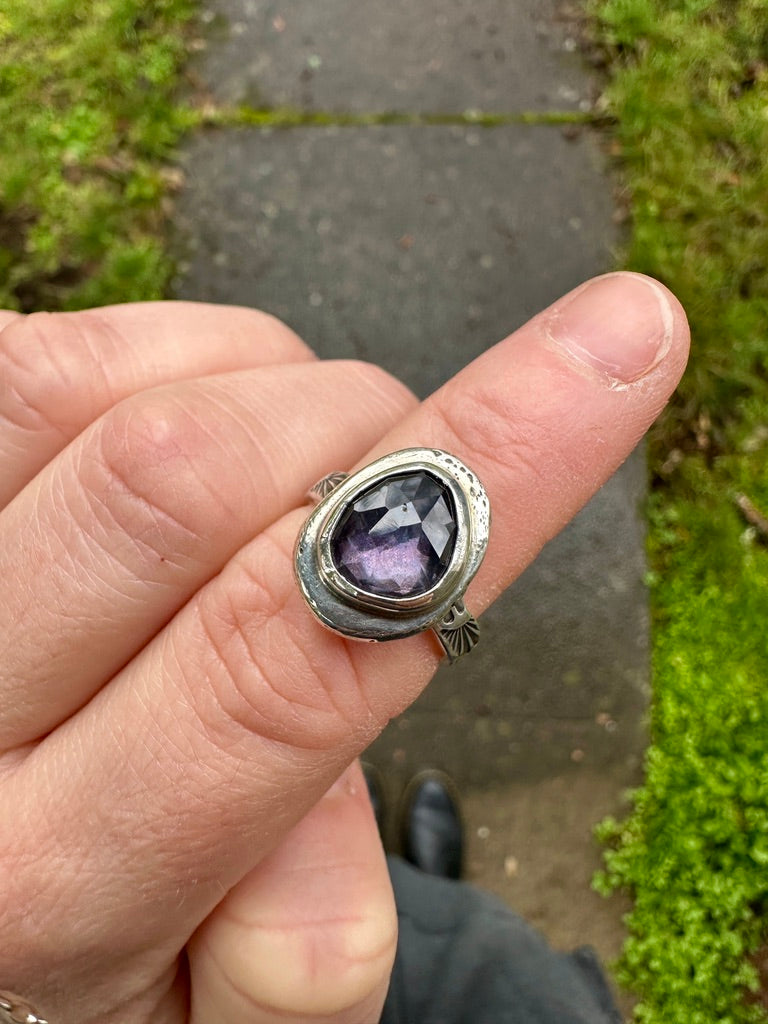 Uncommon ring | Zircon (size 6.5)