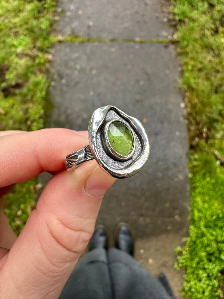 Melted ring | Peridot (ring 8)
