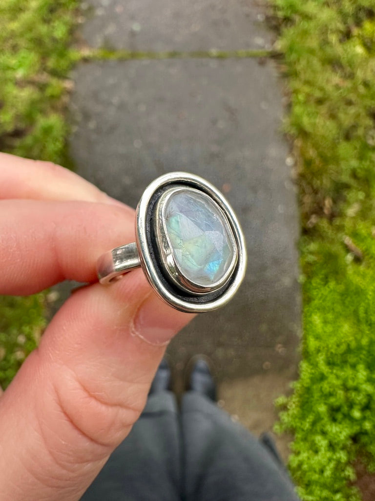 Circle ring | Moonstone (size 6.25)