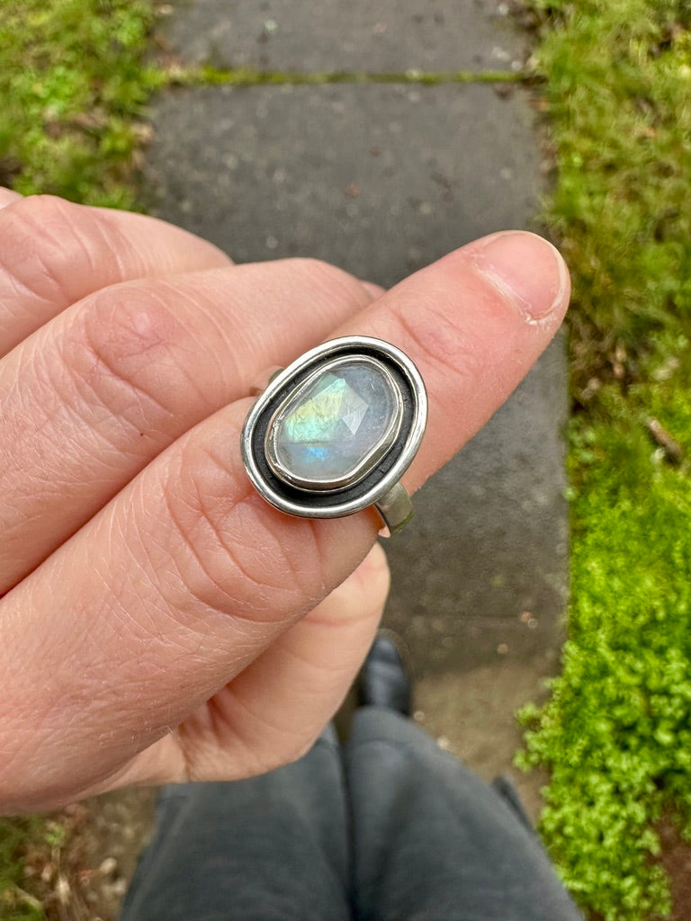Circle ring | Moonstone (size 6.25)