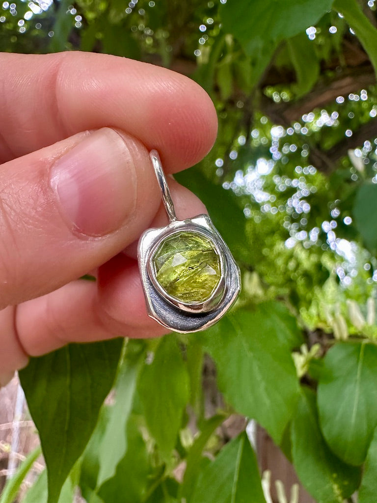 Uncommon pendant | Peridot