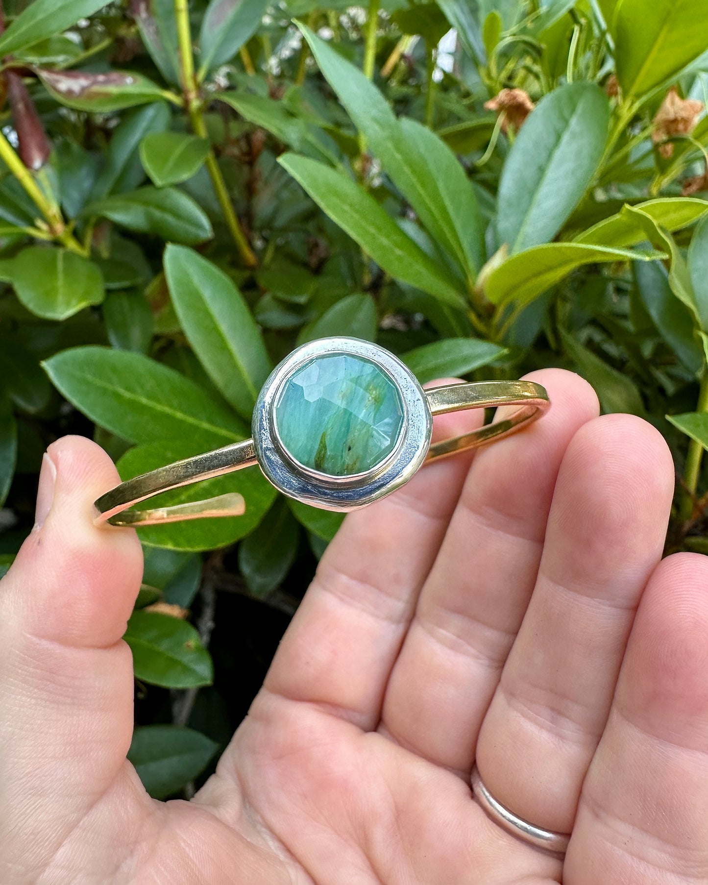 Uncommon brass cuff | Peruvian opal (circle)